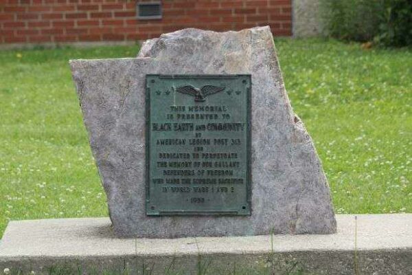 BLACK EARTH AND COMMUNITY WORLD WARS 1 AND 2 MEMORIAL