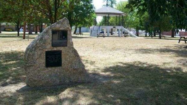 CONFEDERATE SOLDIER SHOT HERE MEMORIAL