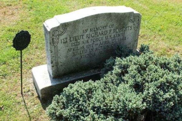 1ST LIEUT. RICHARD F ROBERTS MEMORIAL CEMETERY STONE