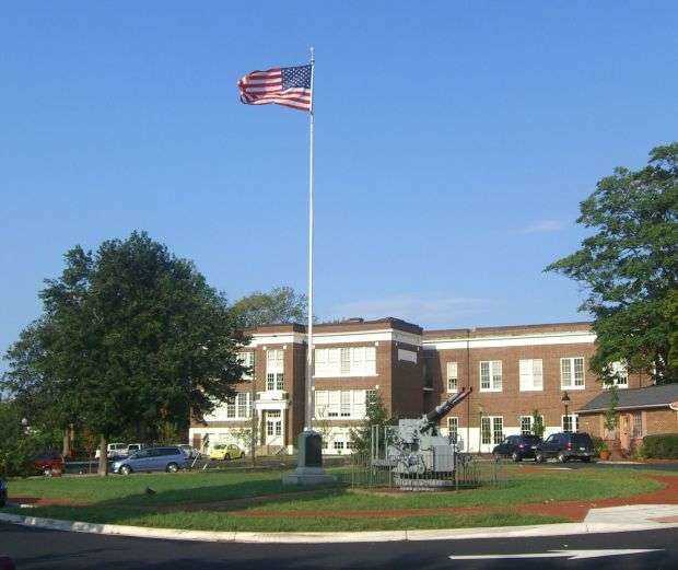 FREDERICKSBURG ROLL OF HONOR WORLD WAR MEMORIAL FLAGPOLE