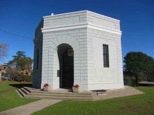 CROCKETT WORLD WAR I MEMORIAL HALL