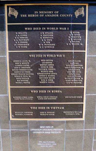 IN MEMORY OF THE HEROES OF AMADOR COUNTY MEMORIAL PLAQUE