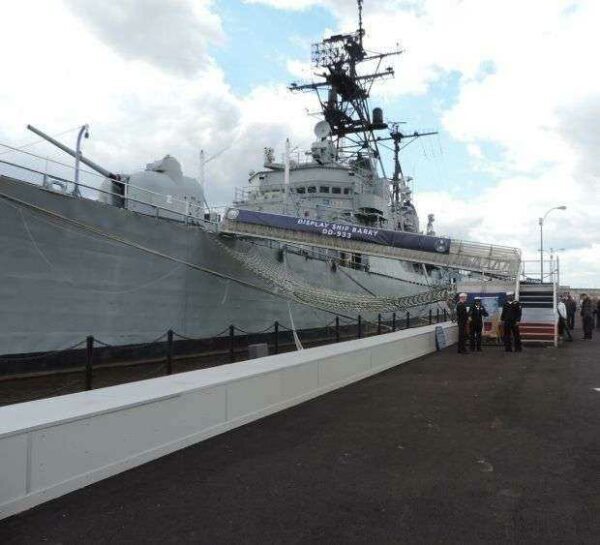 DISPLAY SHIP BARRY DD-993 MEMORIAL