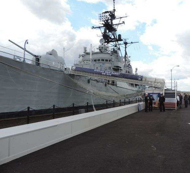 DISPLAY SHIP BARRY DD-993 MEMORIAL