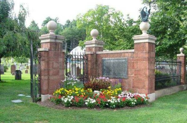 SIMSBURY WORLD WAR MEMORIAL GATE