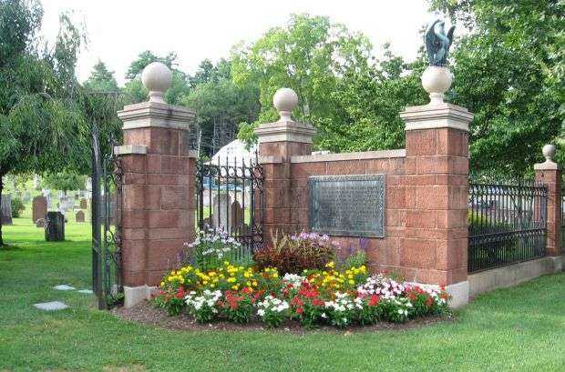 SIMSBURY WORLD WAR MEMORIAL GATE