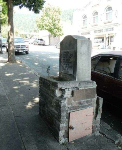 SISKIYOU COUNTY WORLD WAR MEMORIAL