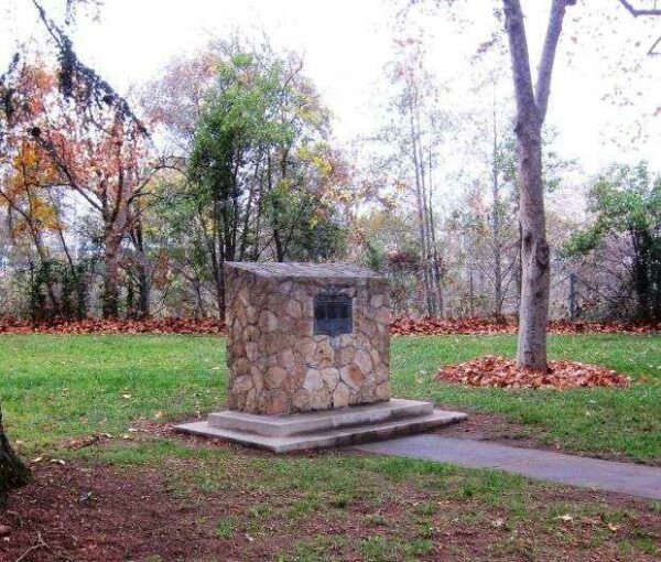 ROSEVILLE V.F.W. POST 1661 WAR MEMORIAL