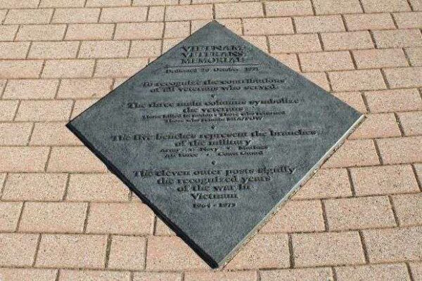 SOUTHEASTERN WISCONSIN VIETNAM VETERANS MEMORIAL PLAQUE