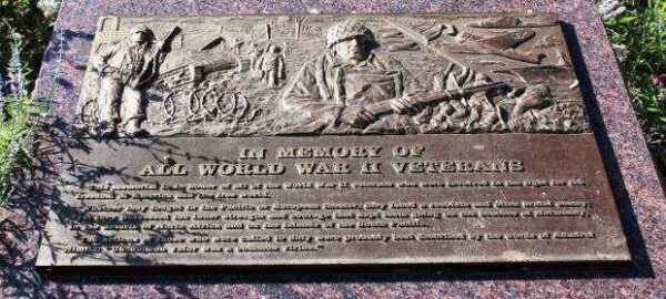 IN MEMORY OF ALL WORLD WAR II VETERANS MEMORIAL PLAQUE