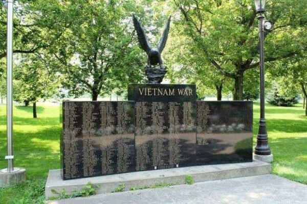 VIETNAM WAR HONOR ROLL MEMORIAL