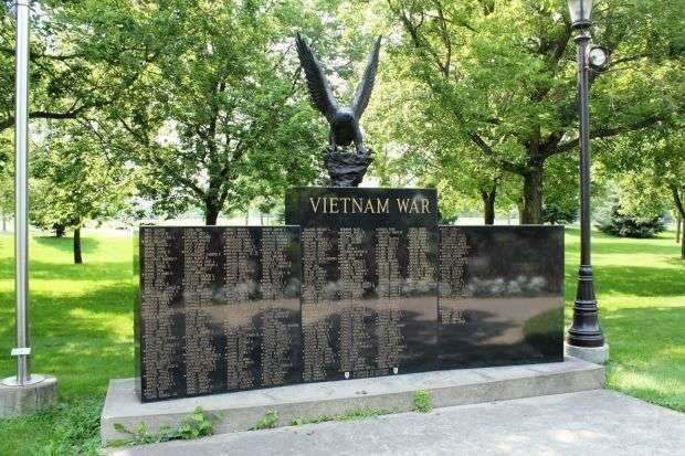 VIETNAM WAR HONOR ROLL MEMORIAL