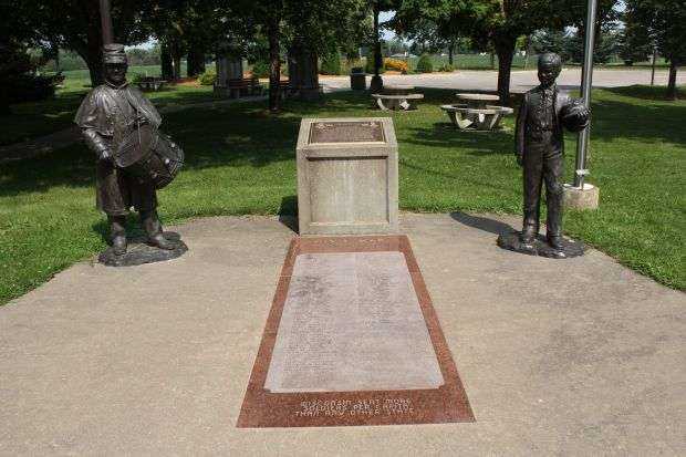 CIVIL WAR HONOR ROLL MEMORIAL