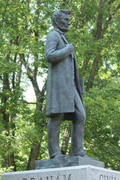 ABRAHAM LINCOLN WAR MEMORIAL STATUE