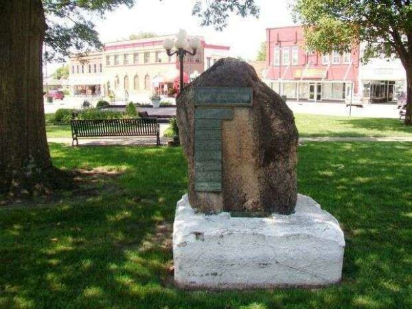 MONTGOMERY CO. WORLD WAR HEROES WHO DIED IN SERVICE MEMORIAL BACK