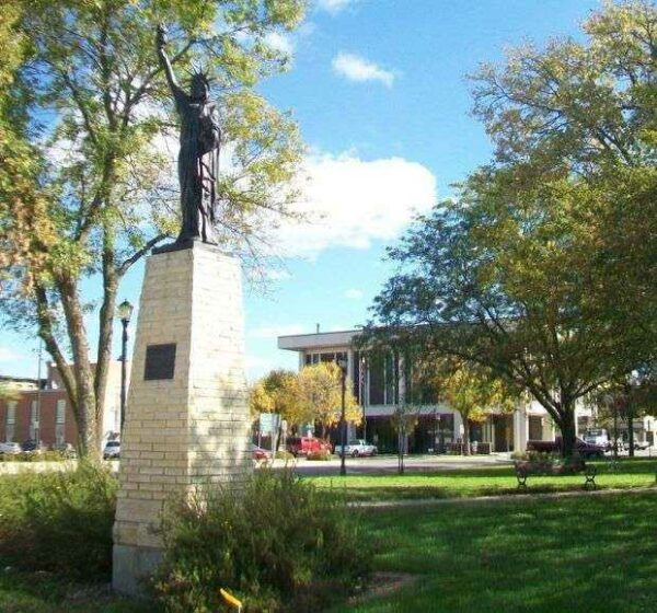 MASON CITY REPLICA OF THE STATUE OF LIBERTY MEMORIAL