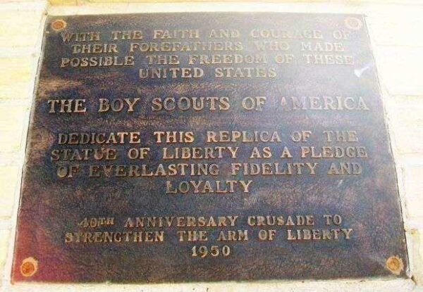 MASON CITY REPLICA OF THE STATUE OF LIBERTY MEMORIAL PLAQUE