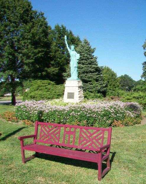 KANSAS CITY REPLICA OF THE STATUE OF LIBERTY MEMORIAL