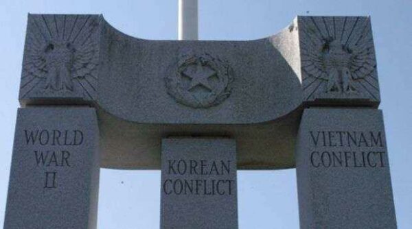 WAREHAM BICENTENNIAL WAR MEMORIAL TOP STONE