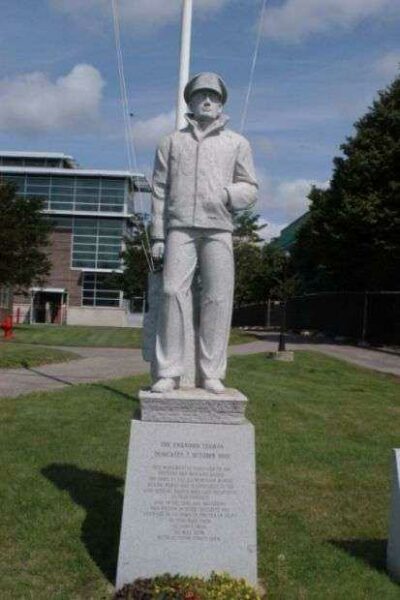 THE UNKNOWN SEAMEN MEMORIAL