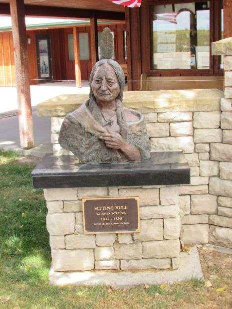 BATTLE OF THE LITTLE BIG HORN TOMB OF THE UNKNOWN SOLDIER BUST B