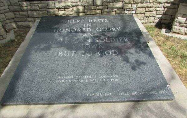 BATTLE OF THE LITTLE BIG HORN TOMB OF THE UNKNOWN SOLDIER STONE B