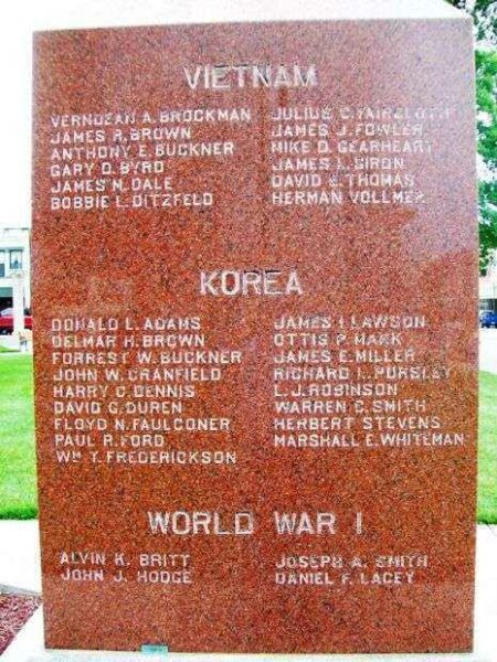 IN MEMORY OF OUR GLORIOUS DEAD MEMORIAL HONOR ROLL STONE D