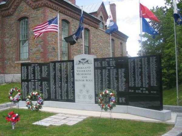 OAKLAND VETERANS MEMORIAL AND HONOR ROLL