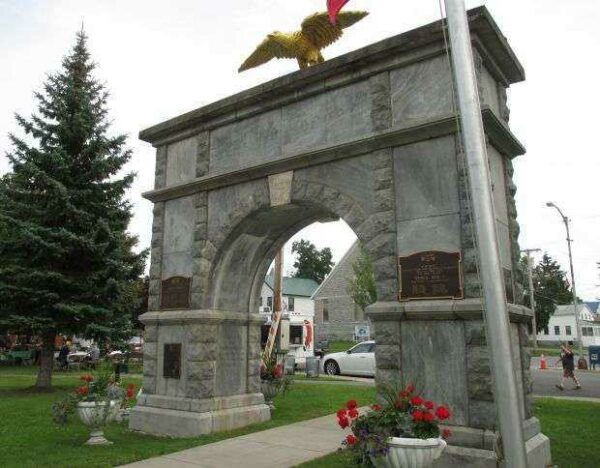 GOUVERNEUR MEMORIAL ARCH FRONT