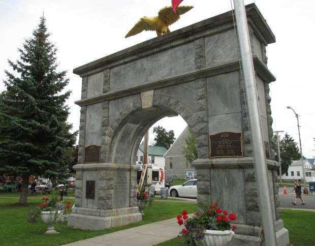 GOUVERNEUR MEMORIAL ARCH FRONT