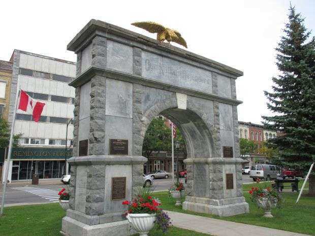 GOUVERNEUR MEMORIAL ARCH BACK