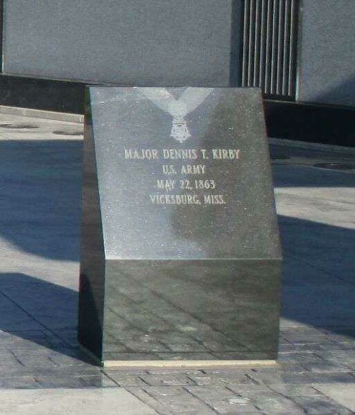 NIAGARA FALLS VETERANS MEMORIAL MEDAL OF HONOR STONE G
