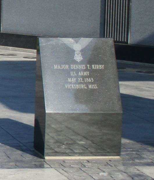 NIAGARA FALLS VETERANS MEMORIAL MEDAL OF HONOR STONE G