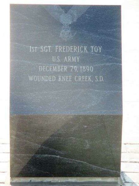 NIAGARA FALLS VETERANS MEMORIAL MEDAL OF HONOR STONE E