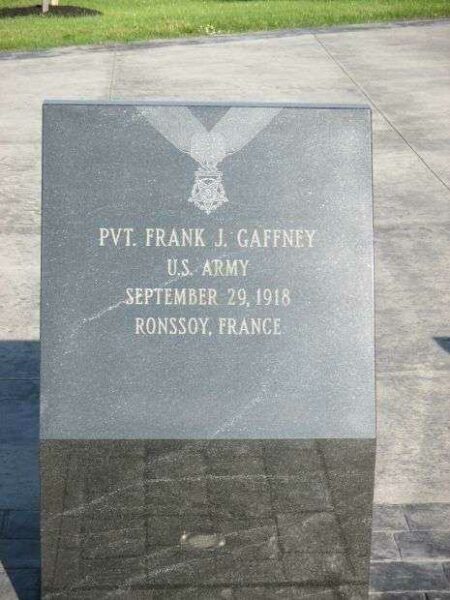 NIAGARA FALLS VETERANS MEMORIAL MEDAL OF HONOR STONE B
