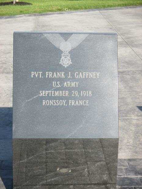 NIAGARA FALLS VETERANS MEMORIAL MEDAL OF HONOR STONE B