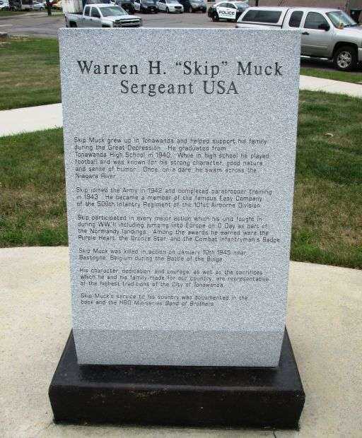 TONAWANDA ALL HEROES MEMORIAL MUCK STONE