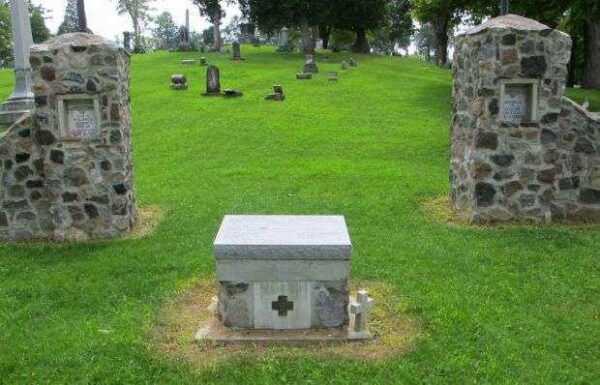 MAPLE GROVE CEMETERY SPANISH AMERICAN WAR MEMORIAL