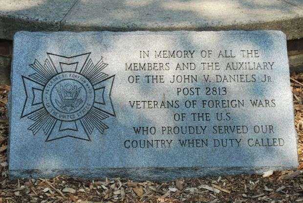 VETERANS OF FOREIGN WARS POST 2813 MEMORIAL PLAQUE