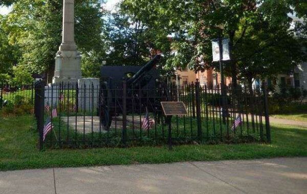 FOR THOSE WHO SERVED WAR MEMORIAL CANNON