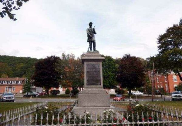 WAYNE COUNTY CIVIL WAR MONUMENT