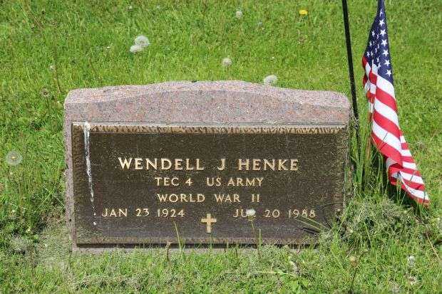 WENDELL J HENKE MEMORIAL CEMETERY STONE