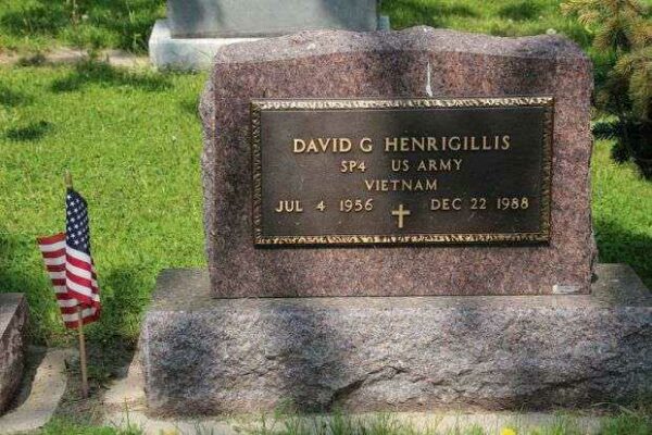 DAVID G HENRIGILLIS MEMORIAL CEMETERY STONE
