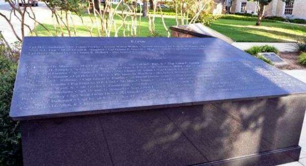 POOL OF TEARS VETERANS MEMORIAL HONOR ROLL STONE D