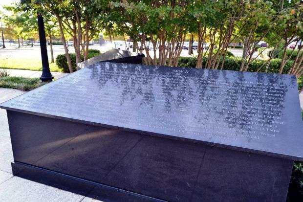 POOL OF TEARS VETERANS MEMORIAL HONOR ROLL STONE C