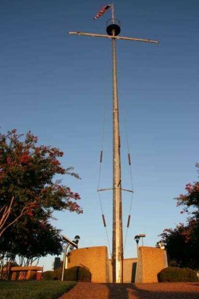 U.S.S. TUSCALOOSA MEMORIAL MAST