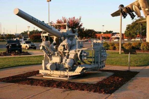 GUN FROM U.S.S. TUSCALOOSA MEMORIAL