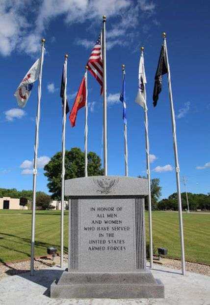 LAKE VIEW MEMORIAL PARK VETERANS MEMORIAL