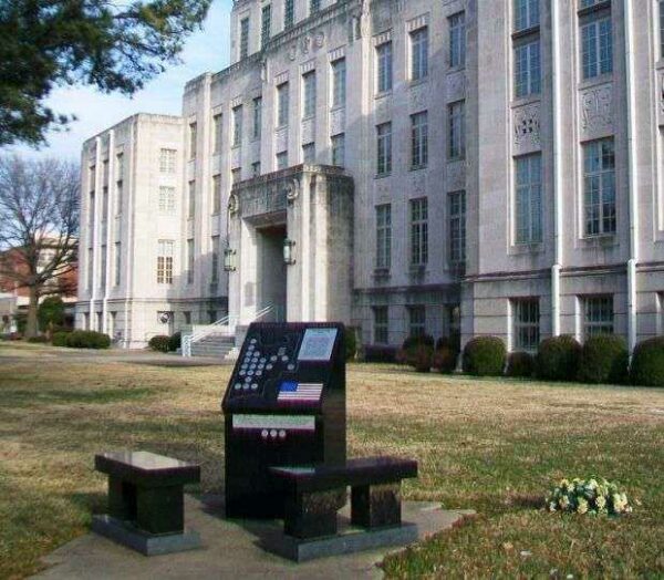 SEBASTIAN COUNTY VIETNAM VETERANS MEMORIAL