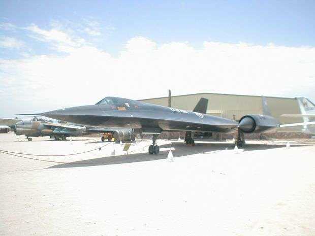 LOCKHEED SR-71 BLACKBIRD MEMORIAL AIRCRAFT